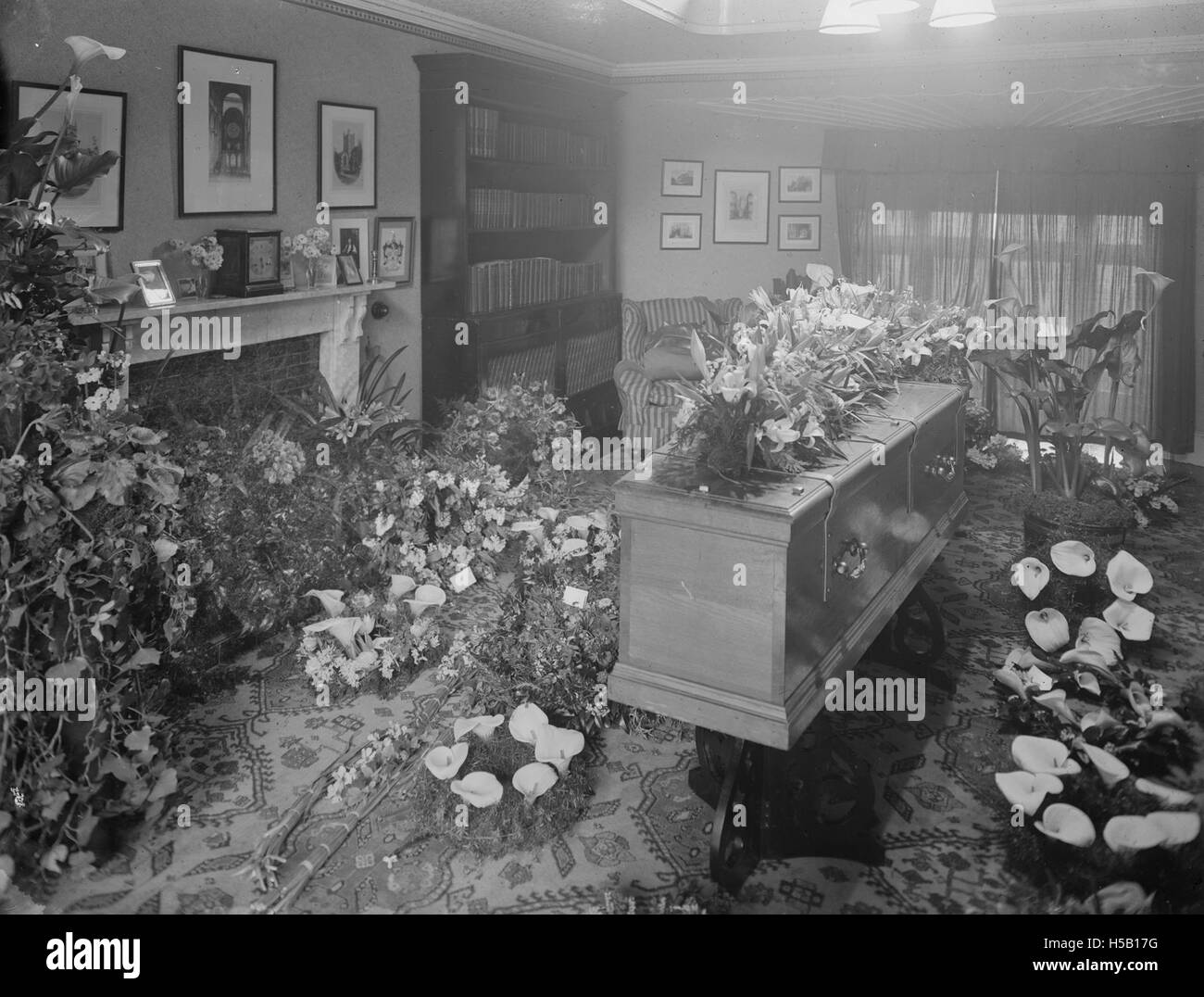 Der Sarg von Bischof Miller, der von seiner Frau Mrs. Miller in Auftrag gegeben wurde, wurde für seine Beerdigung in Bishops Grove in Waterford hergestellt. Dieses Artefakt dient als wichtiges historisches Objekt, das mit dem Leben des Bischofs und dem Erbe seiner Familie verbunden ist. Stockfoto