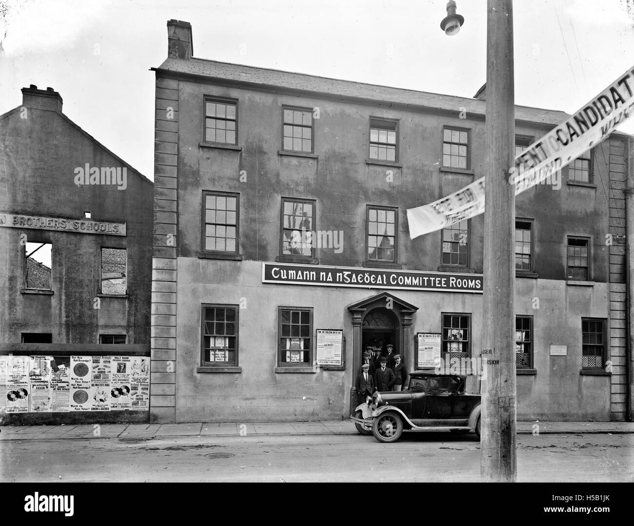 Eine Fotografie der Ausschussräume von Cumann na nGaedhael, im Auftrag von Rechtsanwalt Henry D. Keane in der O’Connell Street, Waterford. Das Bild spiegelt die politische Landschaft Irlands in den 1920er Jahren wider Stockfoto