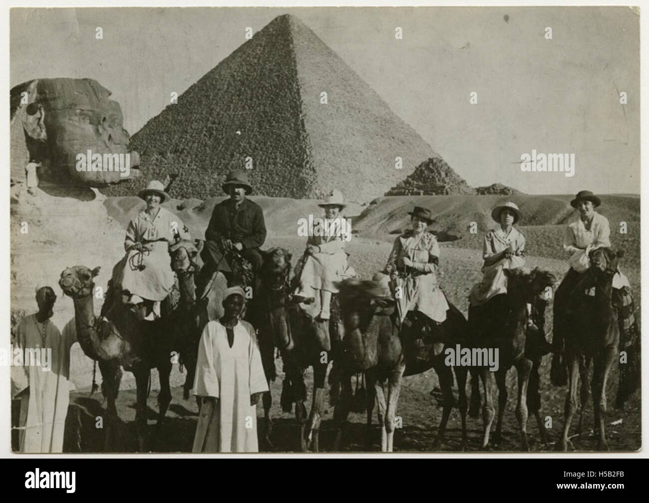 Krankenschwestern und Ärzte aus der amerikanischen Zionisten Medical Unit auf Kamelen in Ägypten auf dem Weg nach Palästina im Juli 1918 Stockfoto