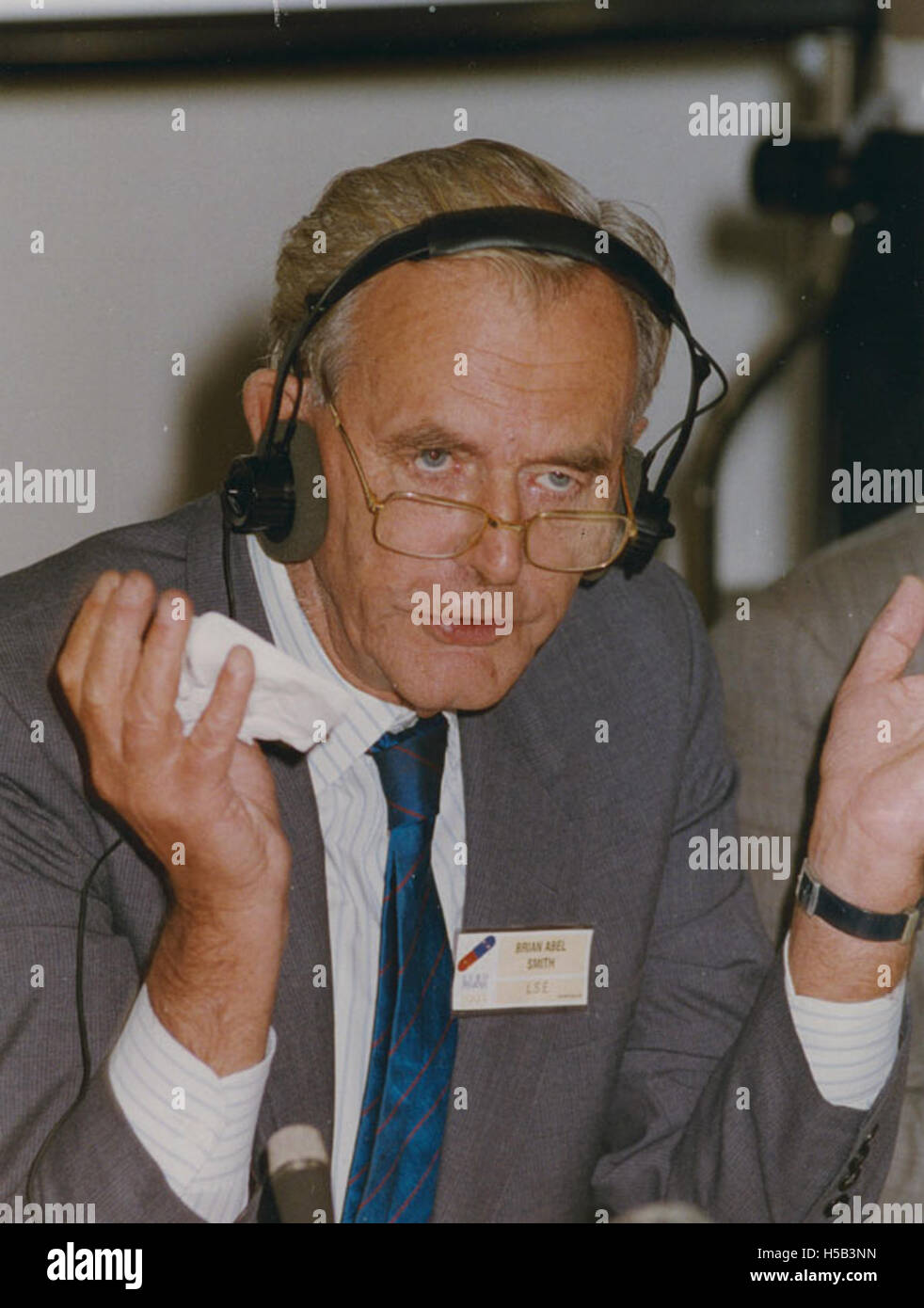 Brian Abel-Smith, eine bekannte Persönlichkeit aus den 1980er Jahren, wurde für seine Beiträge zur öffentlichen Gesundheit und Politik während seiner Karriere anerkannt. Dieses Bild spiegelt seinen Einfluss während dieser Zeit wider. Stockfoto