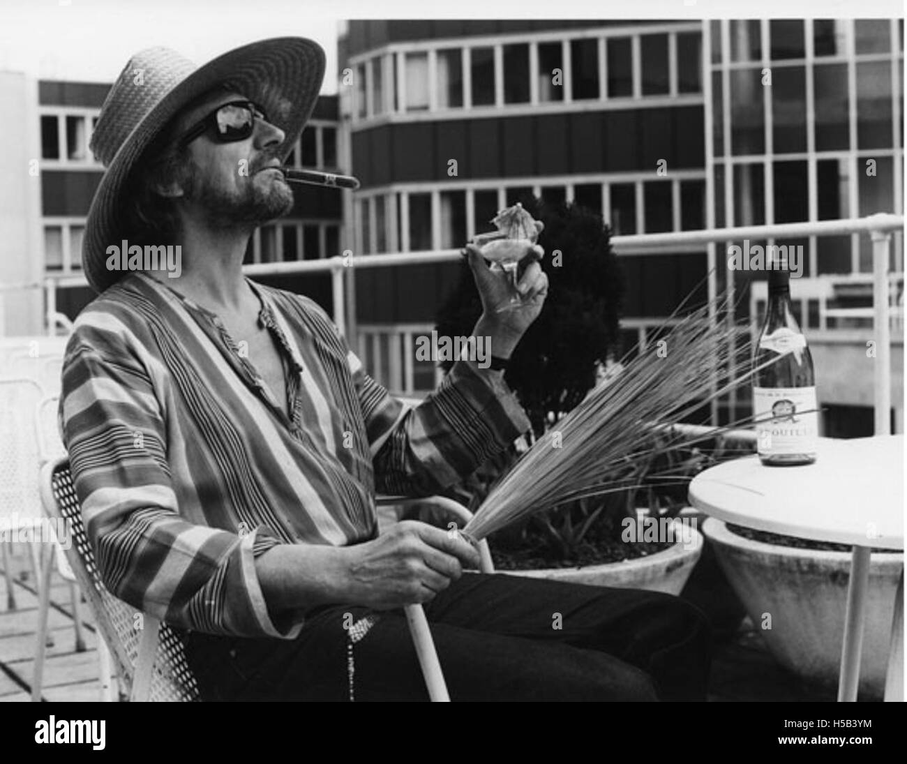 Dieses Bild zeigt Brian Hunter, wahrscheinlich ein bemerkenswertes Individuum aus dem Jahr 1984. Der Kontext oder das Ereignis, das mit Brian Hunter verbunden ist, bleibt unbekannt, aber das Datum markiert einen bedeutenden Zeitpunkt im Leben oder in der Karriere des Studienteilnehmers. Weitere Informationen über die spezifische Rolle oder das Ereignis könnten einen weiteren Kontext für seine Darstellung darstellen. Stockfoto