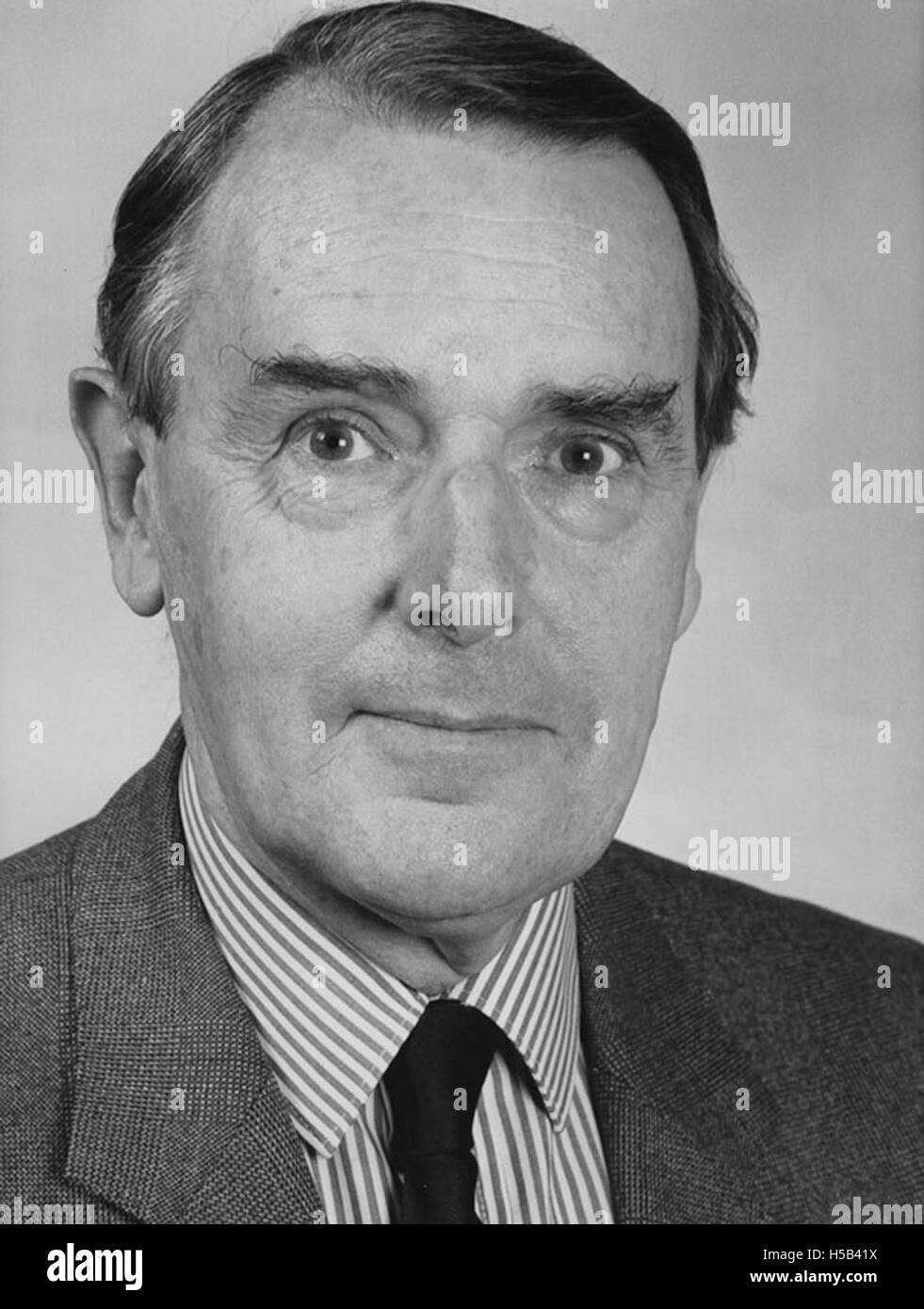 Ian H. Nish war ein Gelehrter und Historiker, bekannt für seine Arbeit in Geschichte und Politikwissenschaft. Das Bild zeigt ihn wahrscheinlich in den 1980er Jahren, während seiner aktiven akademischen Karriere. Stockfoto