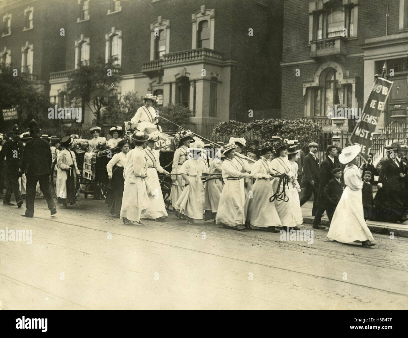 Edith New und Mary Leigh Kutsche gezogen von Holloway Queens Hall, 1908. Stockfoto