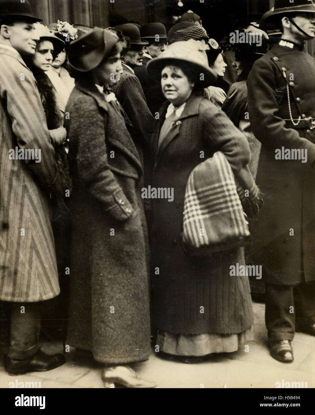 Flora Drummond vor der Bow Street, um 1908. Drummond war eine Schlüsselfigur in der Frauenwahlrechtsbewegung in Großbritannien und engagierte sich aktiv für Frauenrechte. Stockfoto