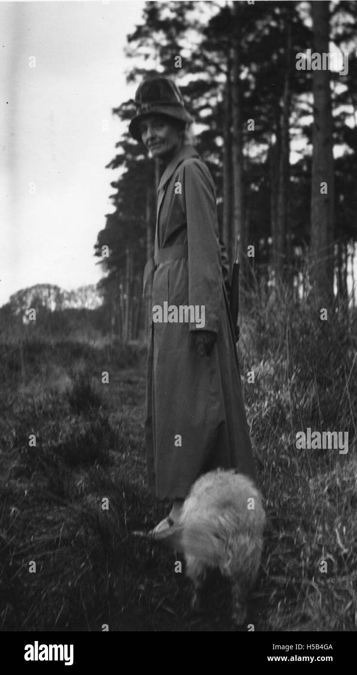Ein Porträt von Beatrice Webb, einer prominenten britischen Sozialreformerin aus den 1930er Jahren, die ihre Rolle in den sozialen und politischen Bewegungen der damaligen Zeit einnimmt. Stockfoto