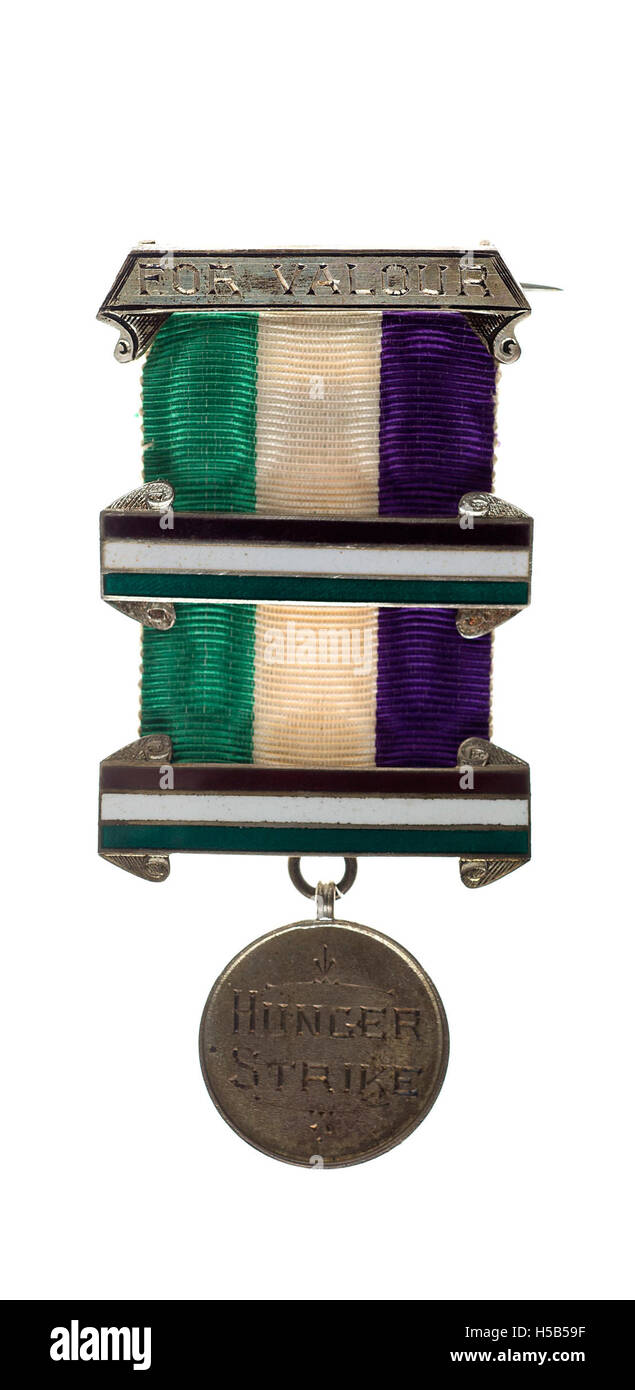 Elsie Duvals Hungerstreik-Medaille aus dem Jahr 1912 erinnert an ihre Teilnahme an einer Wahlrechtsbewegung im frühen 20. Jahrhundert. Die Medaille symbolisiert die Kämpfe, denen Frauen im Kampf um das Wahlrecht gegenüberstehen. Stockfoto