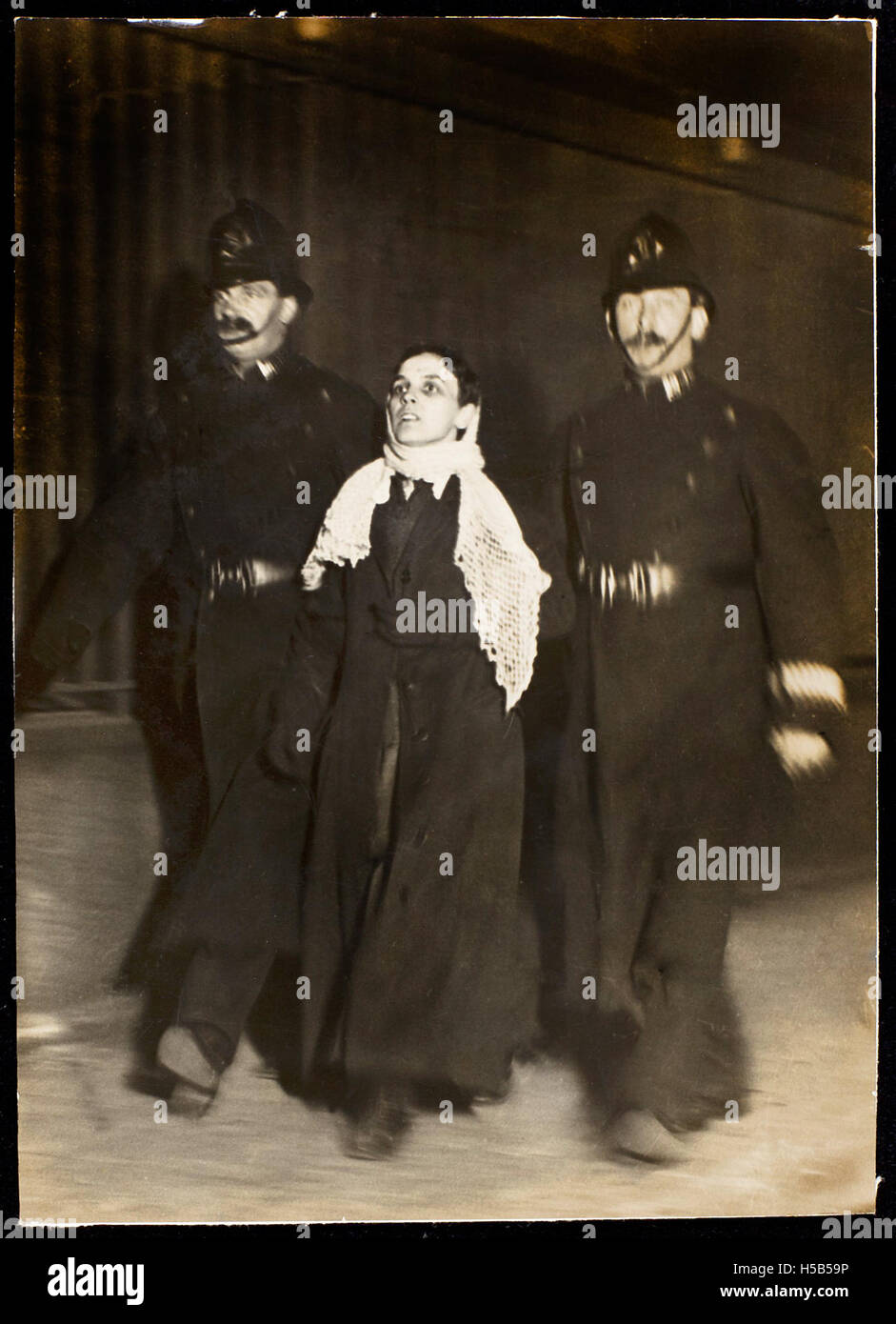 Verhaftung von eine Frauenrechtlerin auf Black Friday1910-11-18 Uhr Stockfoto