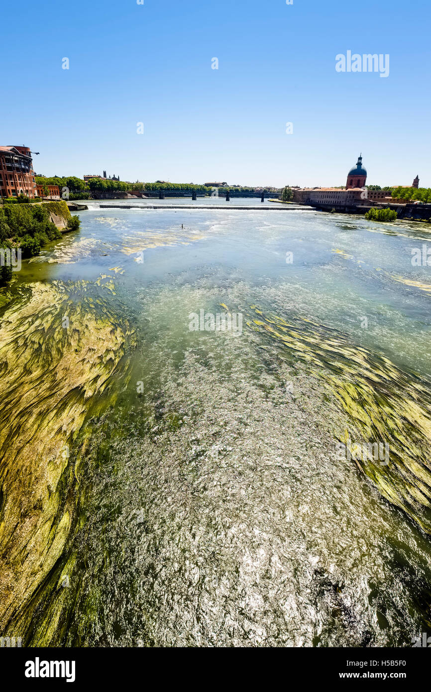 Wehr am Fluss Garonne, Toulouse, Frankreich Stockfoto