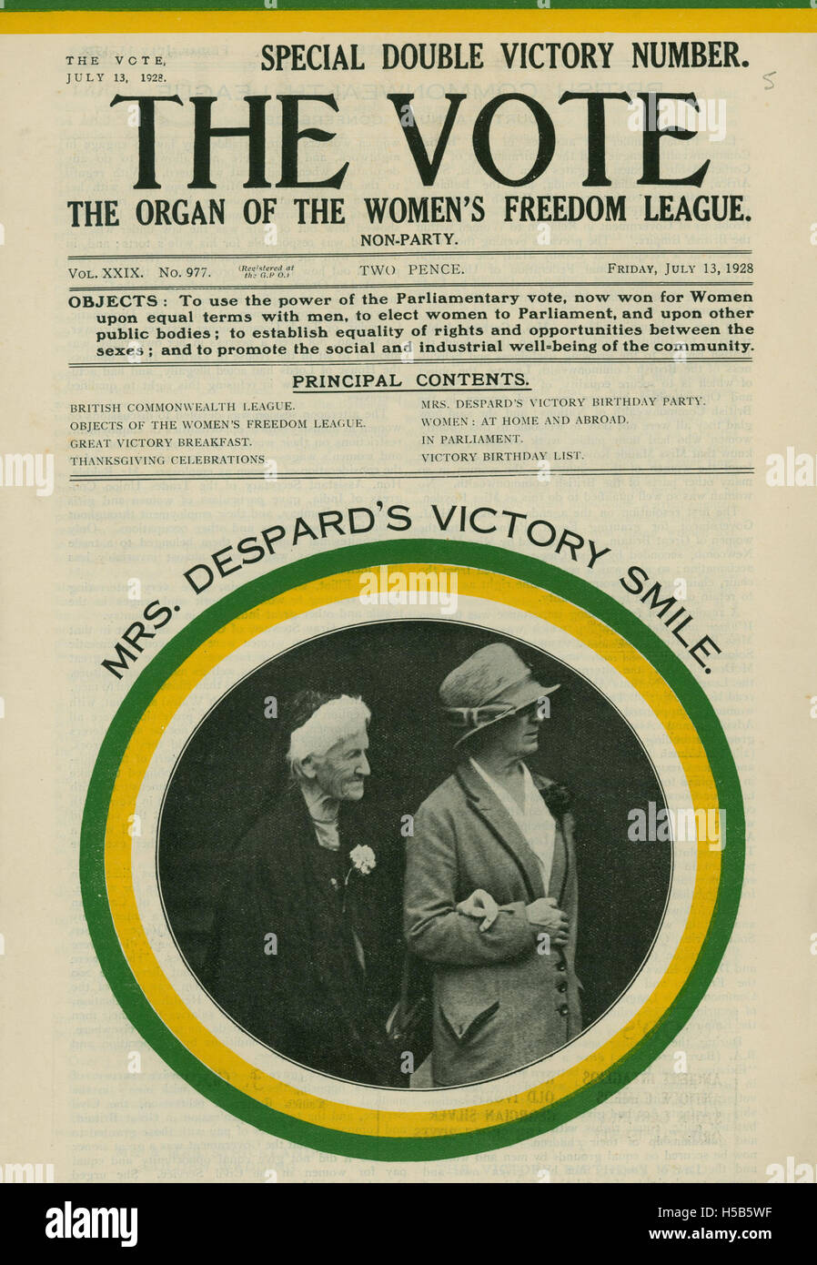 Dieses Bild fängt einen Moment im Zusammenhang mit der Abstimmung am 13. Juli 1928 ein, der wahrscheinlich ein bedeutendes politisches Ereignis im frühen 20. Jahrhundert widerspiegelt. Stockfoto