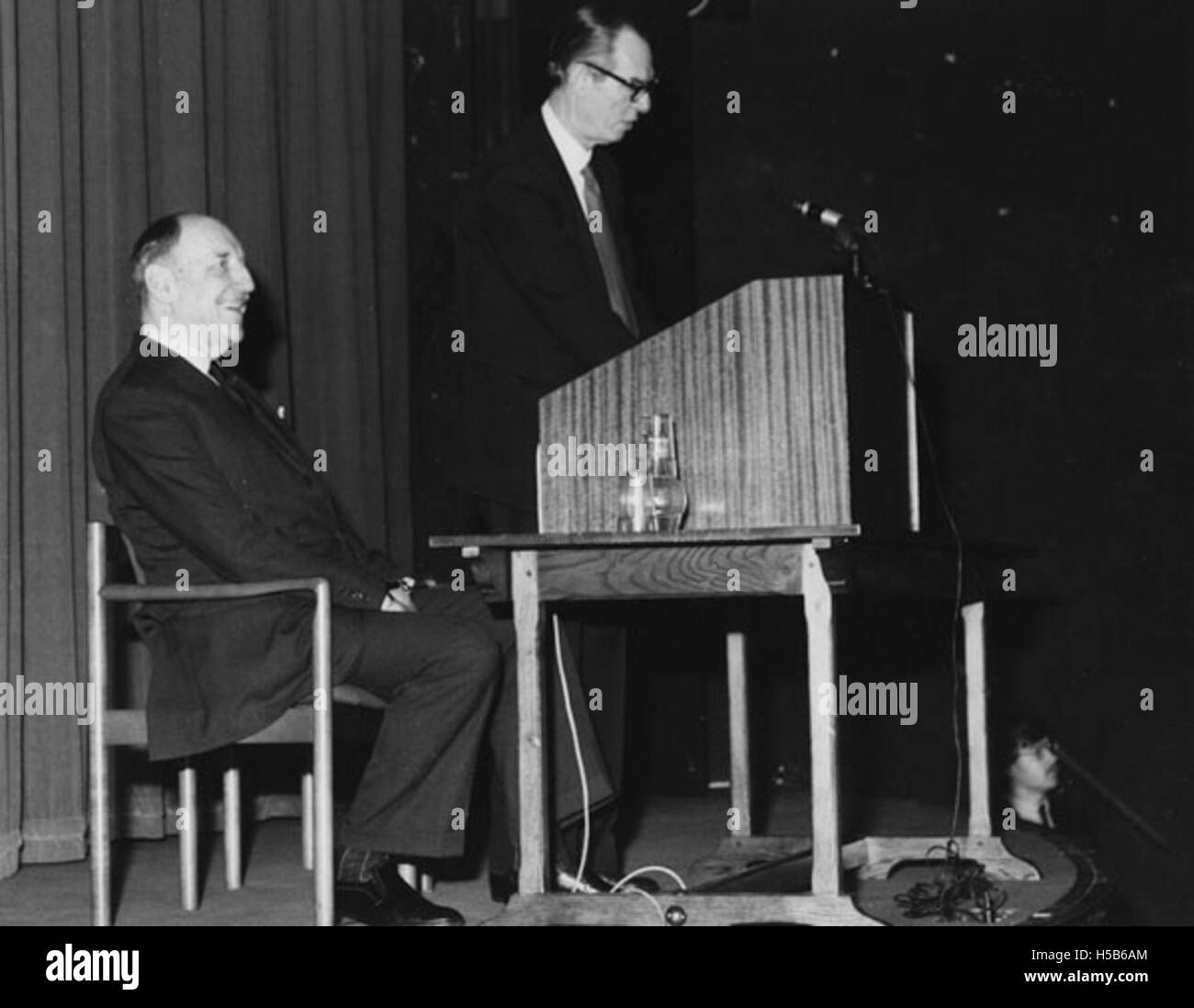 Die LSE Society Special Lecture im November 1993 war eine bedeutende Veranstaltung der London School of Economics. Der Vortrag hätte sich auf akademische Diskussionen und bedeutende Persönlichkeiten dieser Zeit konzentriert. Stockfoto