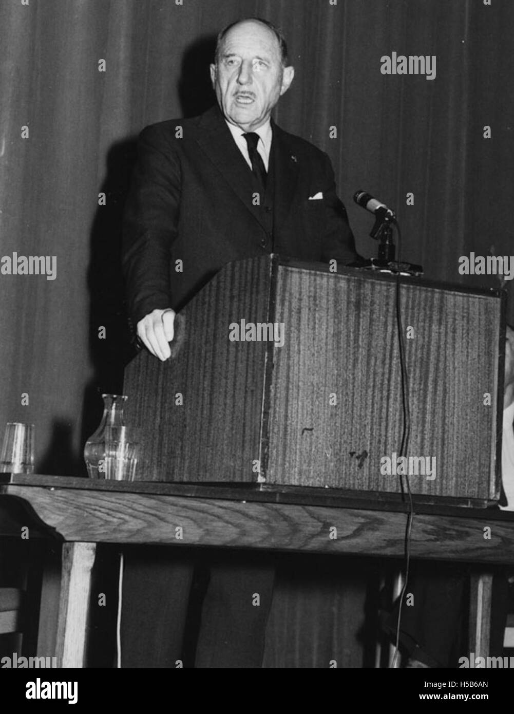 Die LSE Society Special Lecture, die im November 1993 stattfand, brachte namhafte Persönlichkeiten zusammen, um wichtige Themen von gesellschaftlicher und politischer Bedeutung zu diskutieren. Der Vortrag war ein bedeutendes Ereignis im akademischen Kalender der London School of Economics. Stockfoto