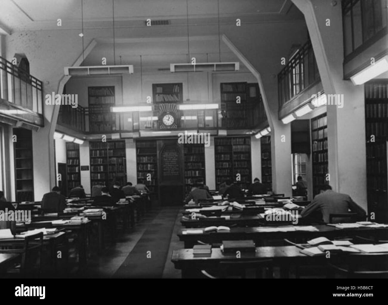 Lesesaal Wirtschaftswissenschaften (Haldane Zimmer) in der alten Bibliothek, c1950 Stockfoto
