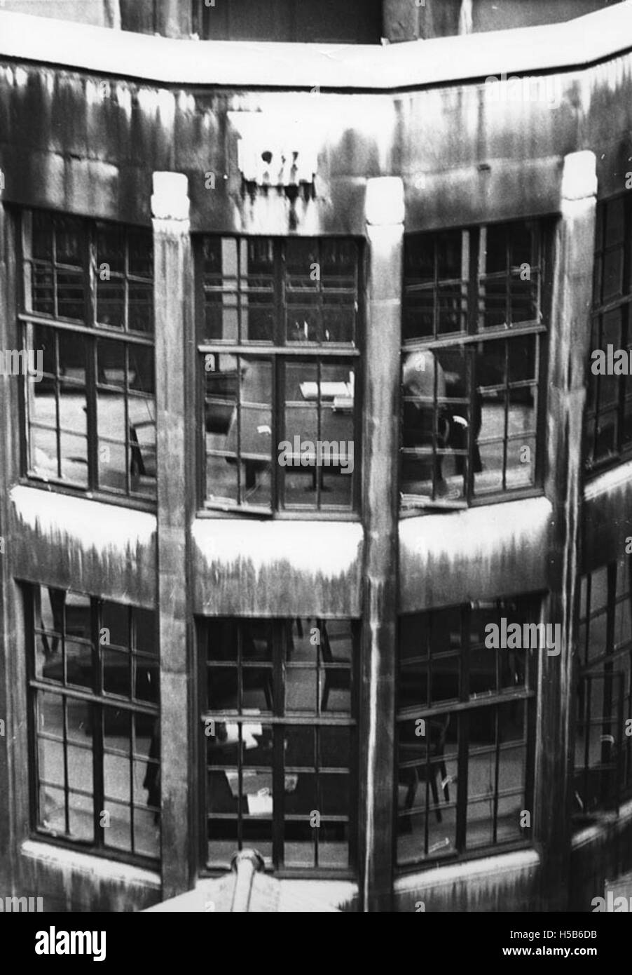 Dieser Titel bezieht sich auf ein Ereignis oder eine Szene aus dem Jahr 1973 rund um eine Schule, die möglicherweise das Leben, die Aktivitäten oder die Ereignisse im Zusammenhang mit der Schule während dieses Jahres zeigt. Der Schwerpunkt könnte sich auf das damalige Bildungsumfeld oder das soziale Umfeld konzentrieren. Stockfoto