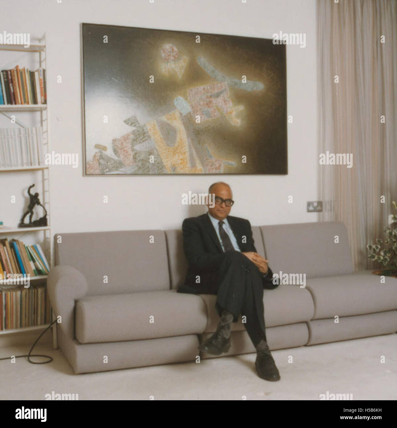 Ein Porträt von Dr. Indraprasad Gordhanbhai Patel, einer wichtigen Figur in den 1980er Jahren, möglicherweise in Verbindung mit seiner Arbeit in den Bereichen Wirtschaft oder Politikwissenschaft. Stockfoto
