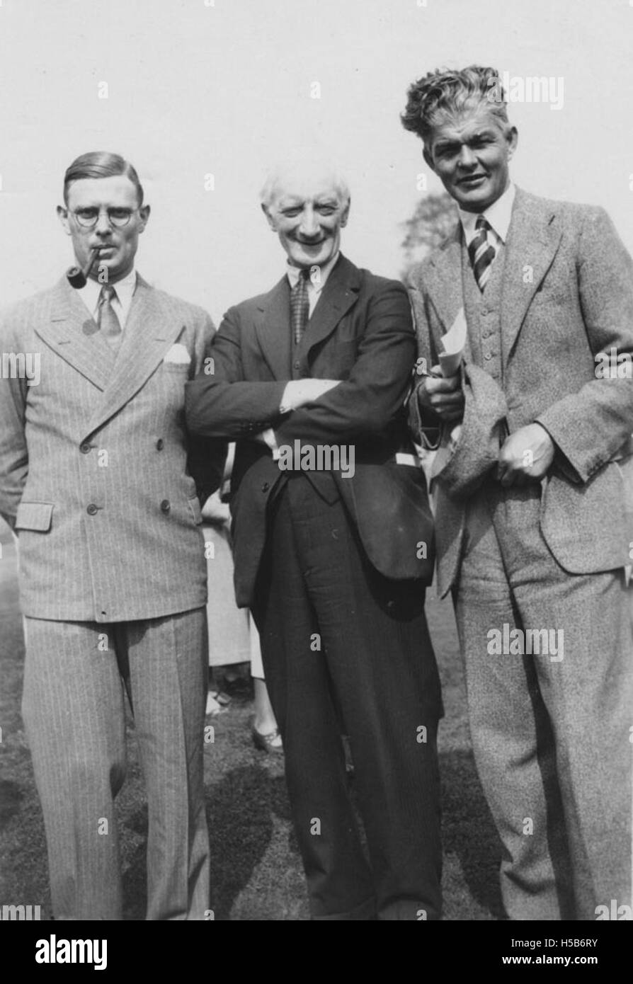 Am LSE Sports Day 1937 nahmen Schülerinnen und Schüler an verschiedenen Wettkampfveranstaltungen Teil. Das Bild bietet einen Einblick in die Sportkultur und die körperlichen Aktivitäten der London School of Economics in den späten 1930er Jahren Stockfoto