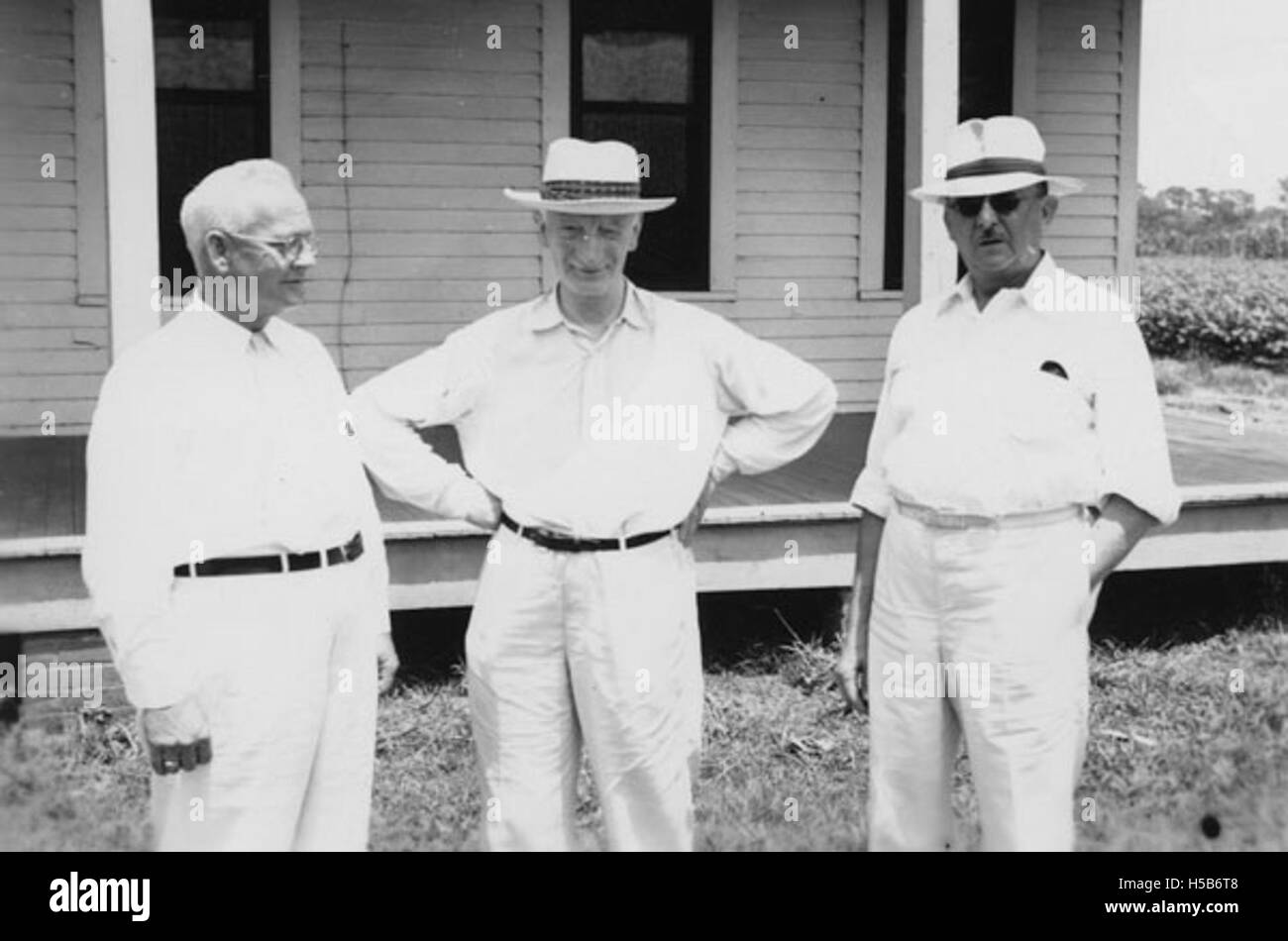 William Beveridge (Mitte) tief im Süden, USA, 1943 Stockfoto