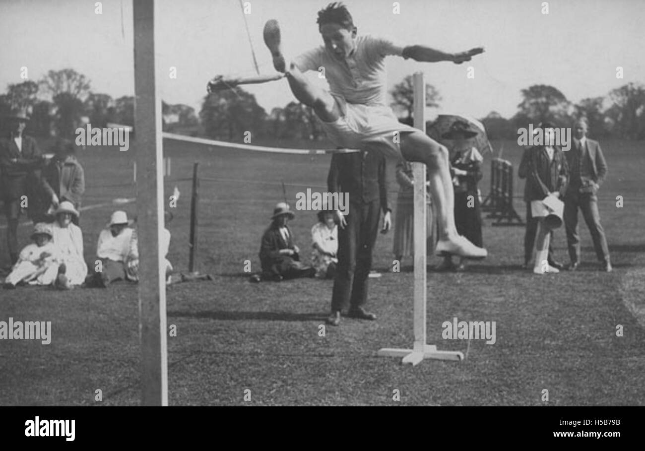 Der LSE (London School of Economics) Sports Day, der in den 1920er Jahren auf dem Malden Sports Ground stattfand, bot sportliche Veranstaltungen für Studenten. Diese Veranstaltung spiegelt das Engagement der Schule für außerschulische Aktivitäten während dieser Zeit wider. Stockfoto
