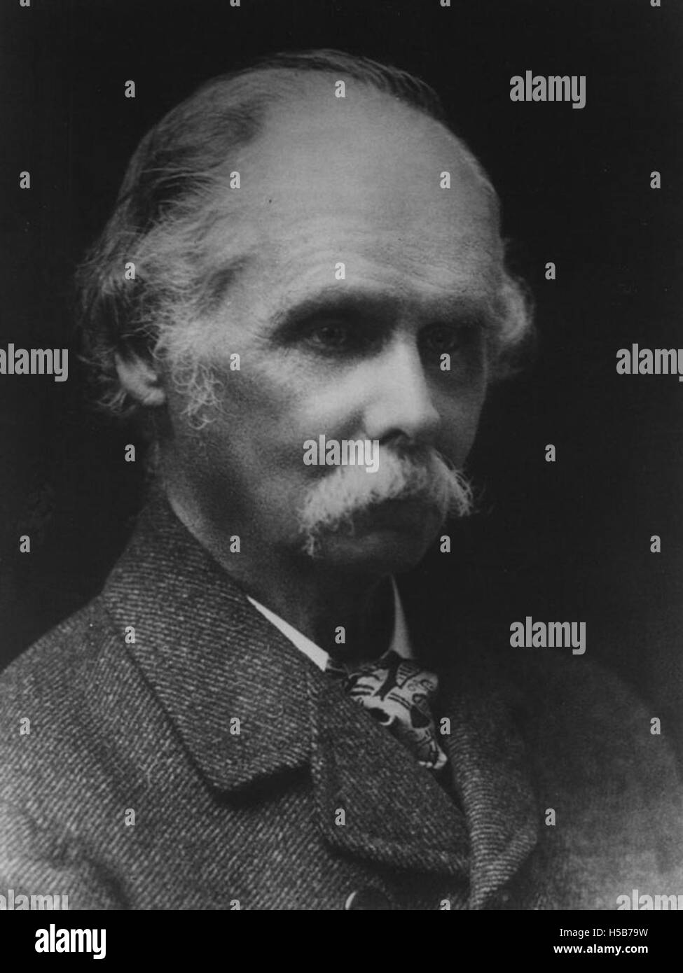 Leonard Trelawny Hobhouse, ein prominenter britischer Soziologe und Politiktheoretiker, der für seine Arbeit im frühen 20. Jahrhundert bekannt war. Dieses Bild fängt ihn wahrscheinlich in den 1920er Jahren ein, in einer Zeit, in der er Einfluss auf das soziale und politische Denken hatte. Stockfoto