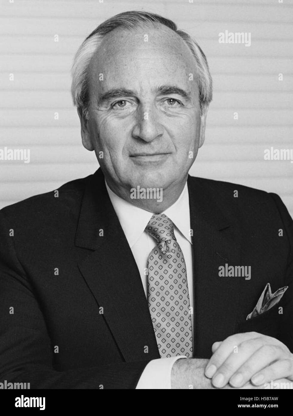 Lord Young of Graffham, wahrscheinlich eine britische politische Figur, ist auf diesem Bild aus dem Jahr 2000 zu sehen. Seine Rolle und sein Einfluss in der Öffentlichkeit könnten in dieser Zeit bedeutend in der Regierung oder in der Wirtschaft gewesen sein. Stockfoto