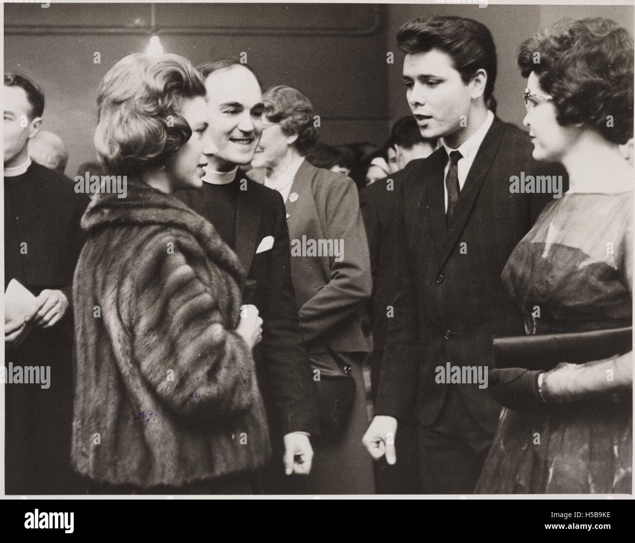 Prinzessin Margaret traf 1962 den berühmten Sänger Cliff Richard im Club 59. Die Veranstaltung war ein bedeutender kultureller Moment, in dem britische Könige und populäre Musik in den frühen 1960er Jahren zusammenkamen Stockfoto