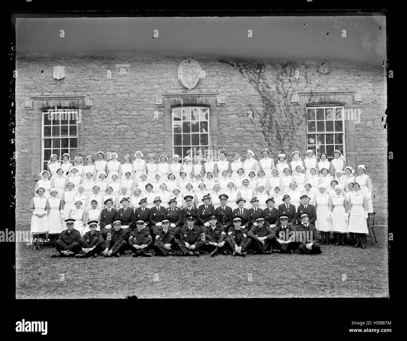 St. John's Ambulance ist eine Organisation, die sich der Bereitstellung von ersten Hilfe und medizinischen Notdiensten widmet. Die Gruppe ist bekannt für ihre Freiwilligendienste, Schulungen und Unterstützung bei medizinischen Notfällen auf der ganzen Welt. Stockfoto