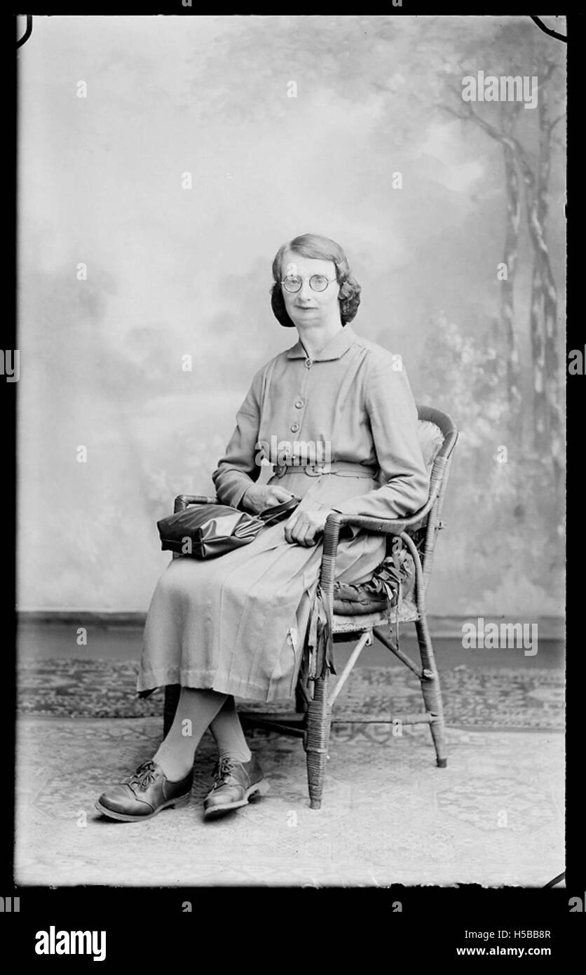 Die Referenz „D1422 B76301 B 42“ ist unklar und kann sich auf eine Katalog- oder Dokumentnummer beziehen, was zusätzliche Kontexte zur korrekten Interpretation erforderlich macht. Stockfoto