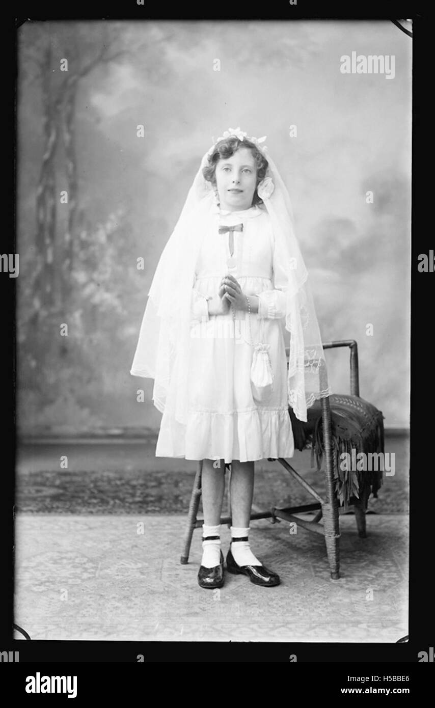 Dieser Titel bezieht sich auf einen bestimmten alphanumerischen Code, der einem Element oder Datensatz zugeordnet ist. Sie kann sich auf ein Artefakt, ein Dokument oder eine Sammlung beziehen, die zur Identifizierung in einem bestimmten System katalogisiert wurde. Stockfoto