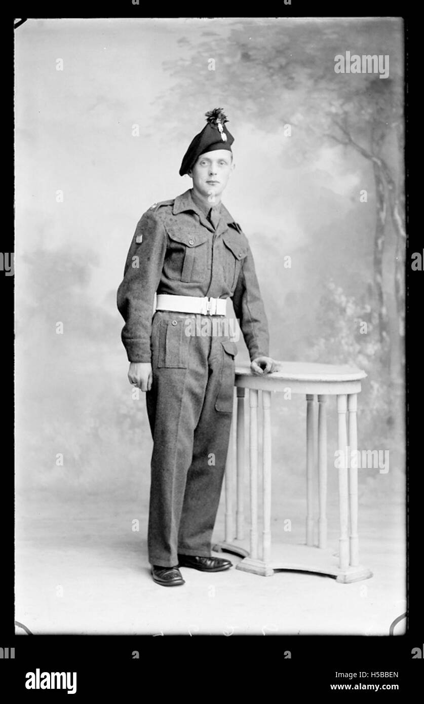 Ein Bild von D1422 B76301 P 04, das sich wahrscheinlich auf ein Fahrzeug, eine Maschine oder ein technisches Objekt bezieht. Der Titel hebt das Modell und die einzigartigen Features hervor. Stockfoto