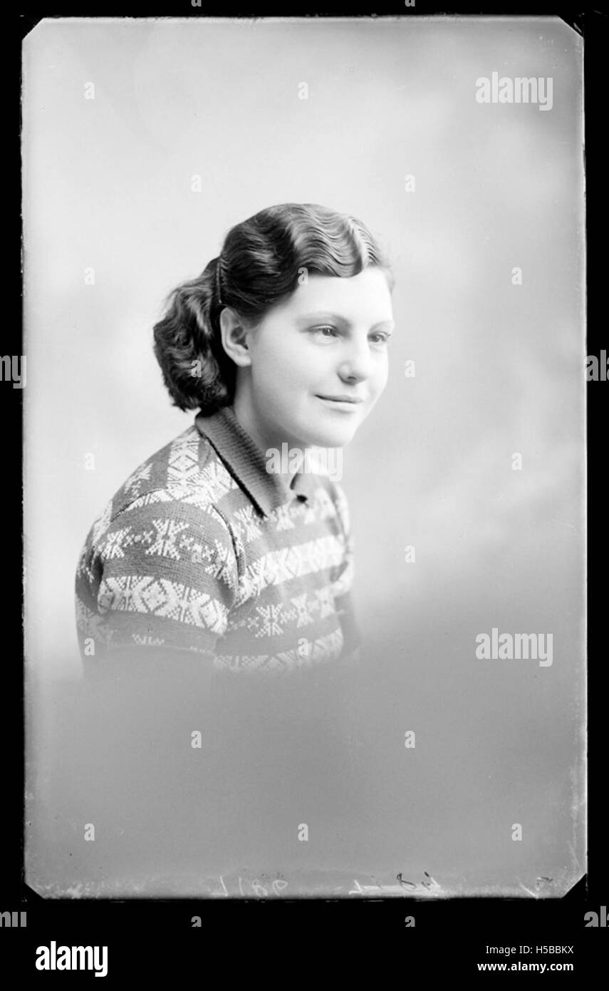 Ein Referenzcode, der sich wahrscheinlich auf ein archiviertes Dokument oder ein archiviertes Sammlungsobjekt bezieht. Sie erfordert einen weiteren Kontext, um die Art oder Bedeutung des Gegenstands zu bestimmen. Stockfoto