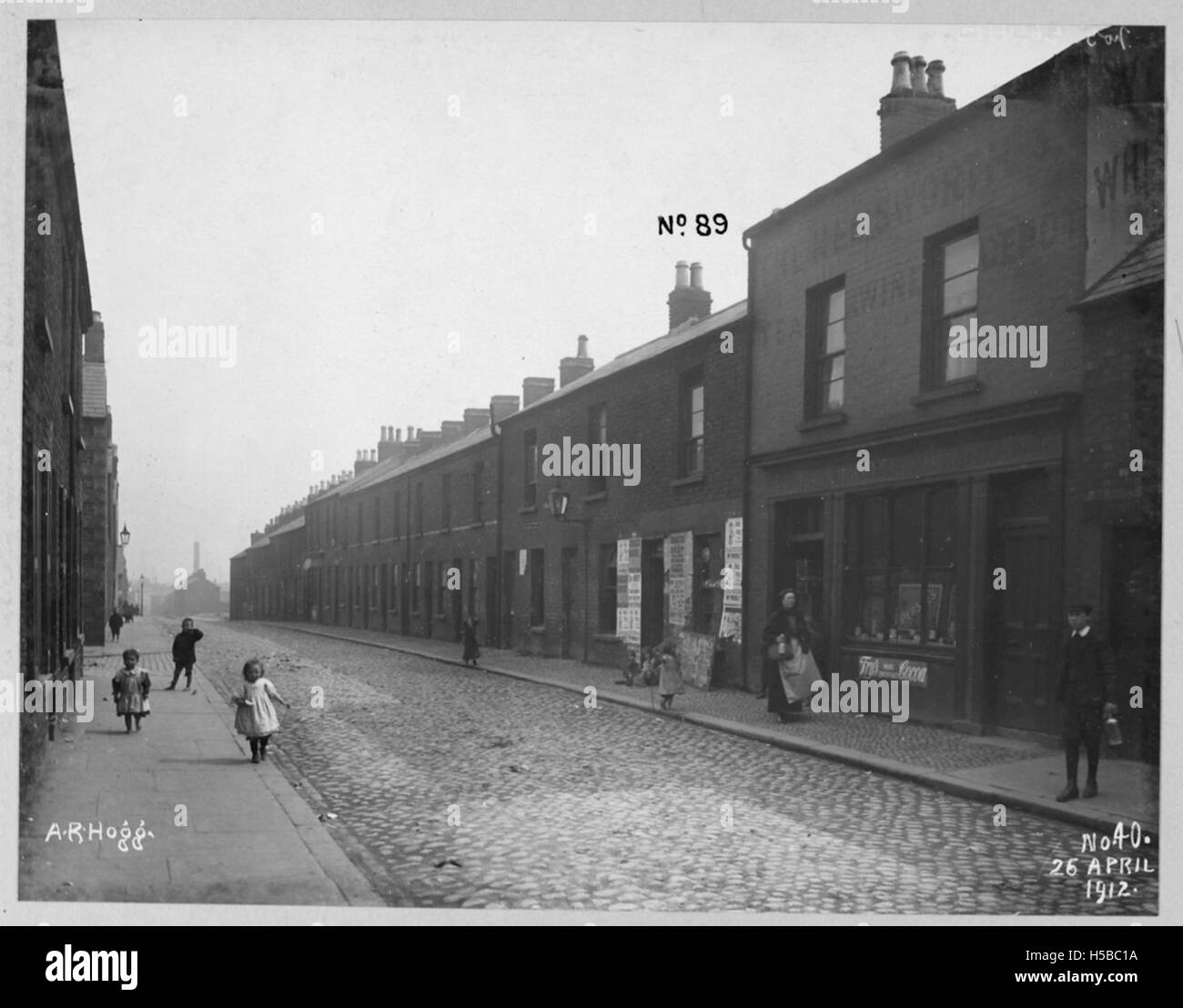 Die Hemsworth Street, zu der auch das Hemsworth Street Public House gehört, ist ein Ort, der möglicherweise für seine gemeinschaftliche und kulturelle Bedeutung bekannt ist. Es könnte sich auf einen lokalen Pub oder Versammlungsraum beziehen, der als soziales oder historisches Wahrzeichen in der Gegend dient. Stockfoto