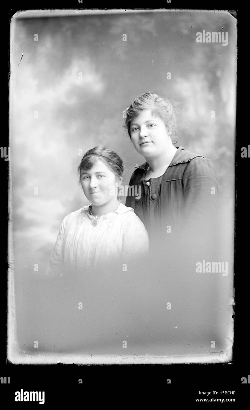 Eine numerische oder codierte Referenz, die sich wahrscheinlich auf ein Objekt, Dokument oder eine Sammlung bezieht, das durch diese spezifischen Codes identifiziert wird. Zur Klärung des Themas bedarf es eines größeren Kontextes. Stockfoto