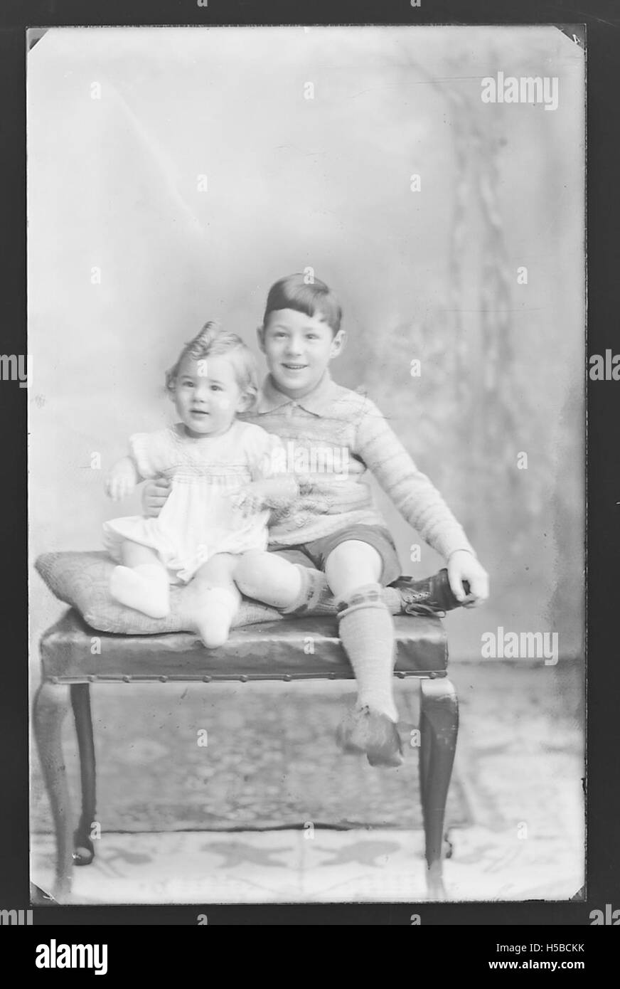 Diese Referenznummer, D1422B76375 H 004A, bezieht sich wahrscheinlich auf ein Archivobjekt oder Dokument. Der genaue Kontext des Elements bleibt unklar, ist aber Teil einer katalogisierten Sammlung. Stockfoto