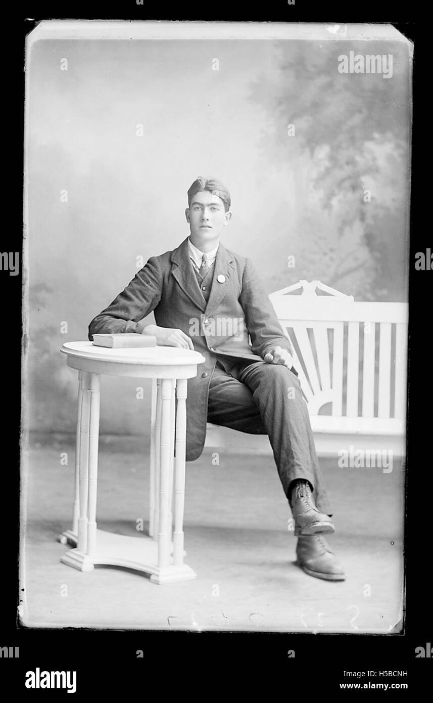 Eine Reihe alphanumerischer Codes oder Kennungen, die wahrscheinlich mit einer Sammlung oder einem Archiv zusammenhängen. Für ein vollständiges Verständnis ist ein weiterer Kontext erforderlich. Stockfoto