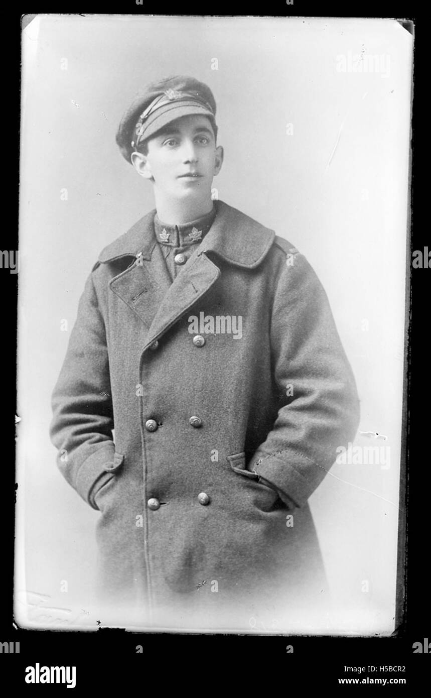 Ein Foto mit der Bezeichnung D1422B76378 C 005A ohne klaren Kontext. Dies könnte Teil einer größeren Sammlung oder eines größeren Archivs sein, was weitere Untersuchungen zur ordnungsgemäßen Identifizierung und zum Verständnis erforderlich macht. Stockfoto