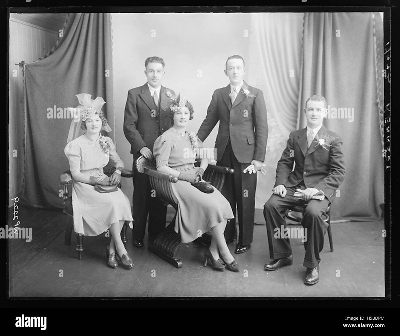 Der Titel „Kennedy“ bezieht sich wahrscheinlich auf eine Person oder Familie, wie John F. Kennedy, eine prominente Persönlichkeit in der Geschichte der USA, oder eine historische Referenz auf das Erbe der Kennedy-Familie. Stockfoto