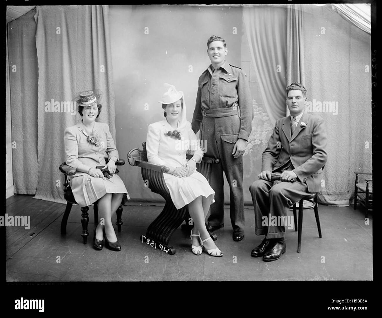 Eine Fotografie von Barrett, die eine Einzelperson oder Gruppe zeigt, die ein Ereignis oder einen Moment aus dem frühen 20. Jahrhundert festnimmt. Weitere Details zum Kontext werden nicht angegeben. Stockfoto