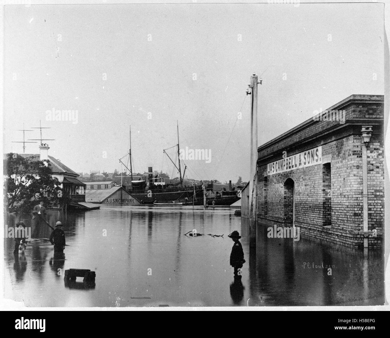 Die Überschwemmung in Brisbane von 1893, eine der katastrophalsten Überschwemmungen in der Geschichte der Stadt, verursachte weitreichende Schäden und hatte langfristige Auswirkungen auf die Infrastruktur und die Bevölkerung der Stadt. Stockfoto