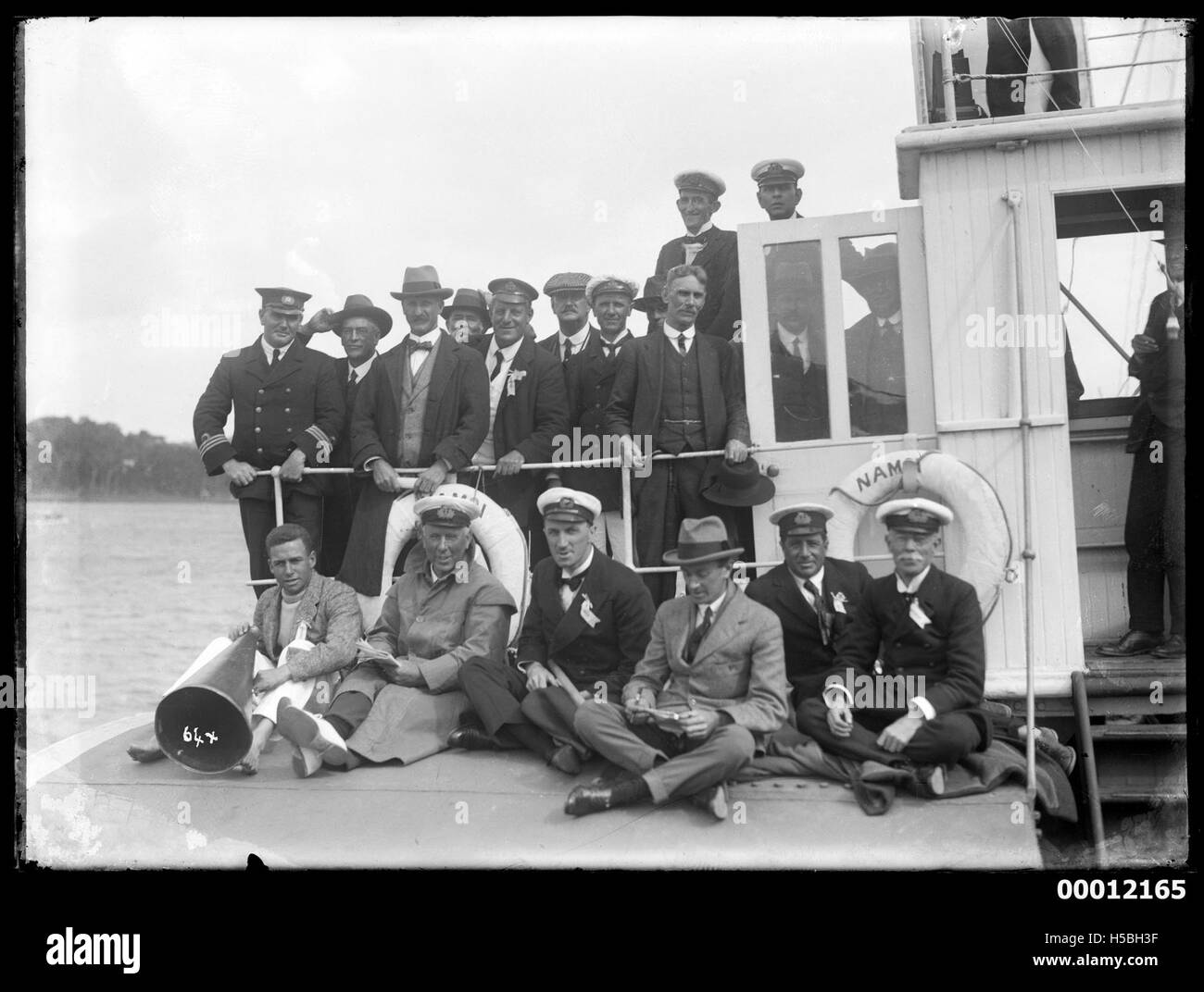 Crew und Beamten der Pittwater Regatta am NAMOI, Sydney Harbour Stockfoto