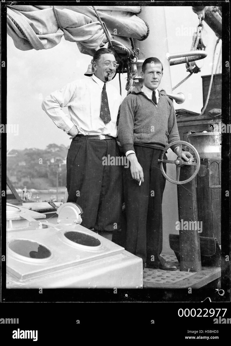 Graf Felix Graf von Luckner mit ersten Offizier Paul Kause an Bord SEETEUFEL Stockfoto