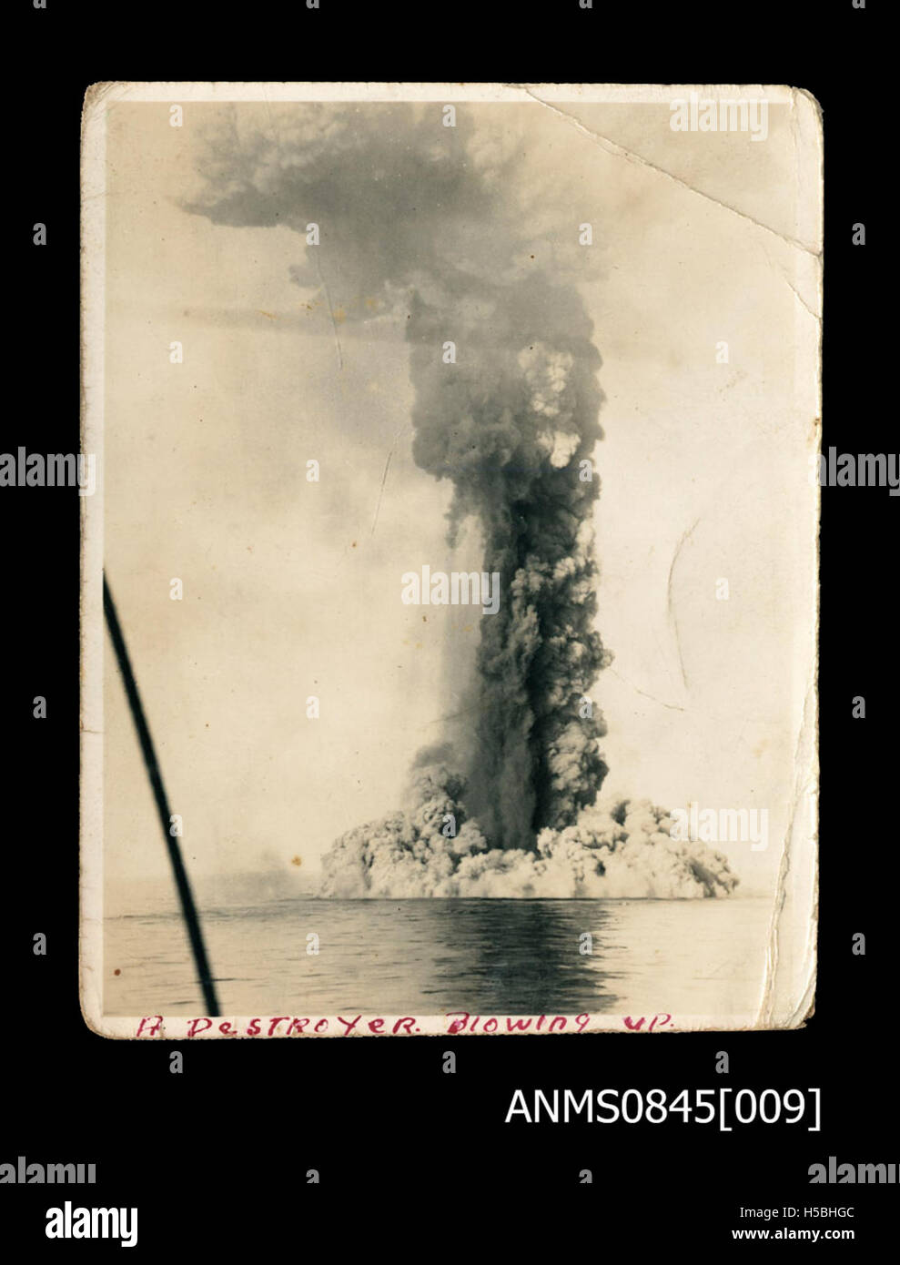 3 HMAS SYDNEY (II) in einer Seeschlacht mit einem italienischen Zerstörer im November 1940 Stockfoto