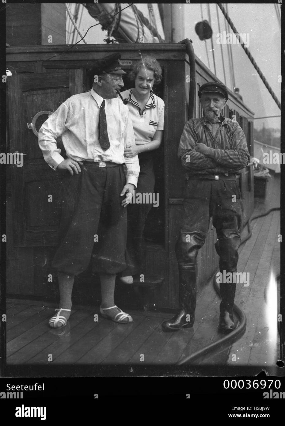 Graf Felix Graf und Gräfin Ingeborg von Luckner mit Karl Müller an Bord SEETEUFEL Stockfoto