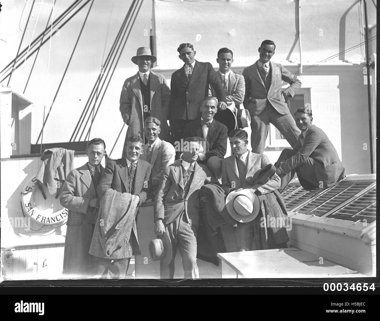 Amerikanische Baseballspieler, die an Bord der SS Sierra an einem Movietone-Event teilnehmen. Das Foto zeigt die Athleten bei einem formellen Treffen, bei dem sie möglicherweise ihre Leistungen an Bord des Schiffes feiern. Stockfoto