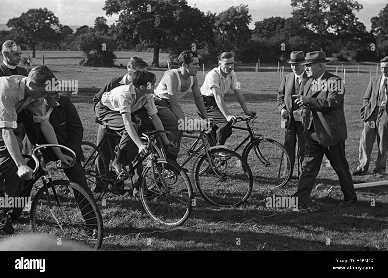 Criftin's Show and Sports at Dudleston Heath bietet verschiedene Veranstaltungen, darunter ein 800 km langes Radrennen. Bei der Veranstaltung werden Outdoor-Sportarten und Community-Unterhaltung vorgestellt, die die Besucher für Freizeitaktivitäten anziehen. Stockfoto