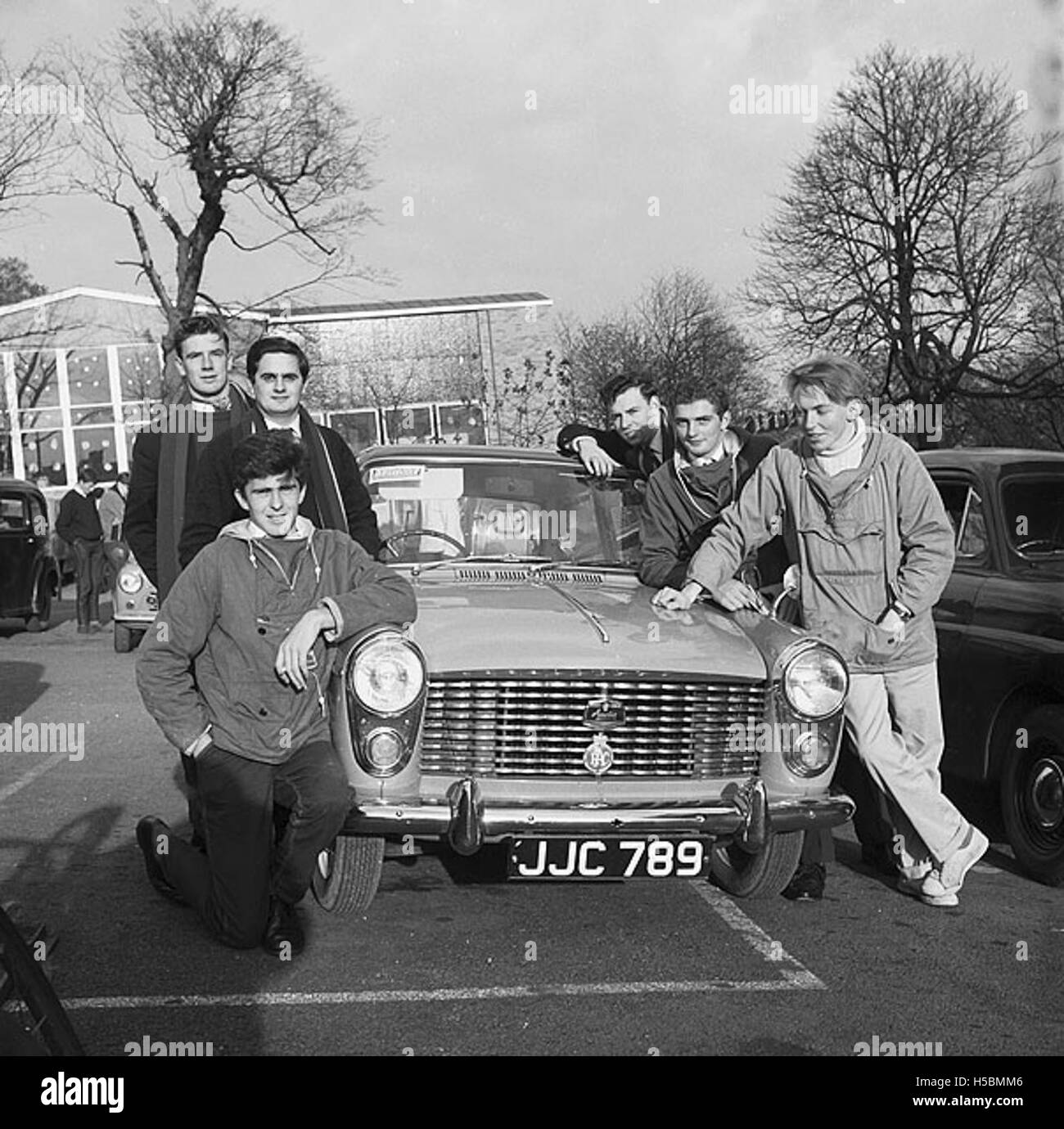 Die UCNW Bangor Motorrallye, wahrscheinlich eine Veranstaltung, bei der Teilnehmer an einem Autorennen oder einer Rallye teilnahmen. Diese Veranstaltung wurde in Bangor, Wales, organisiert, um den Automobilsport in der Region zu feiern. Stockfoto
