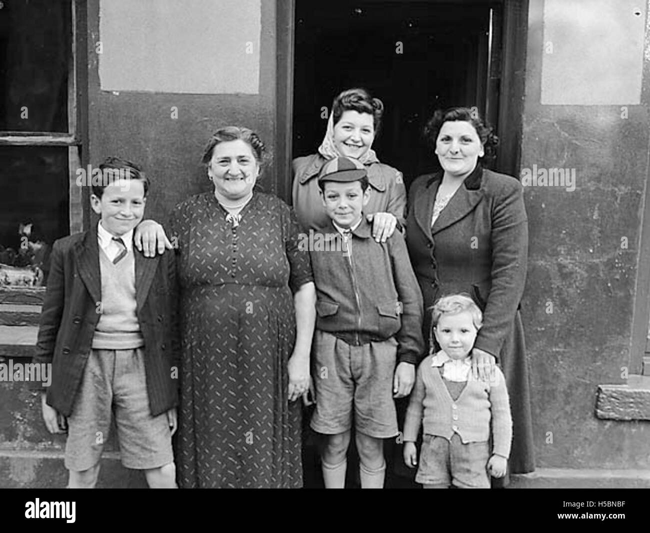 Ein Foto oder Dokument, das die spanische Gemeinde in Dowlais, Wales, darstellt und die kulturelle Vielfalt und die Präsenz von Einwanderern in der Region während dieser Zeit hervorhebt. Stockfoto