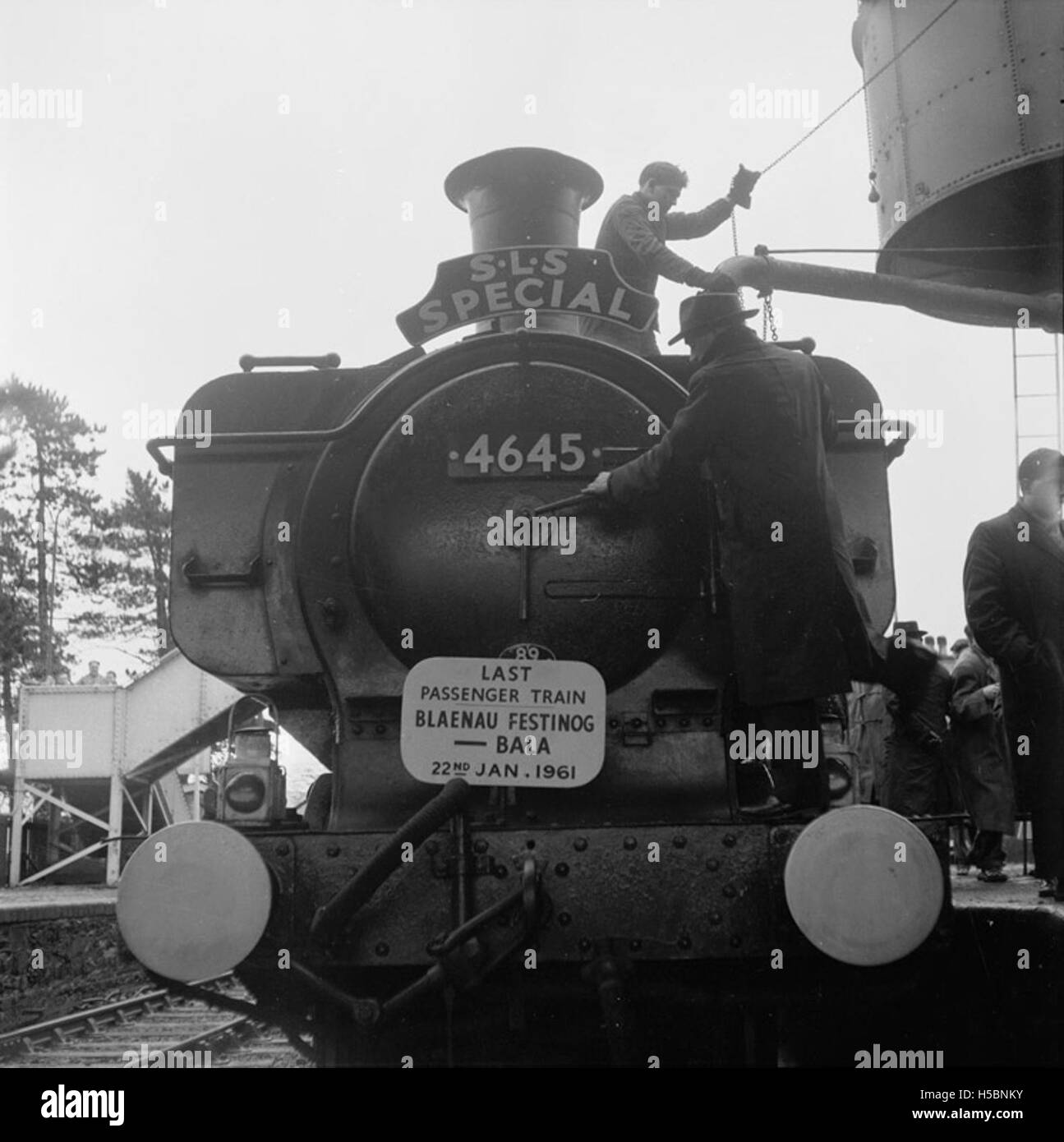 Eine historische Aufzeichnung, die die geplante Stilllegung der Bala-Ffestiniog-Bahn im Jahr 1958 und deren spätere Stilllegung am 22. Januar 1961 dokumentiert. Die Eisenbahn war eine wichtige Verkehrsverbindung in Nordwales, insbesondere für die Bergbau- und Tourismusbranche. Stockfoto