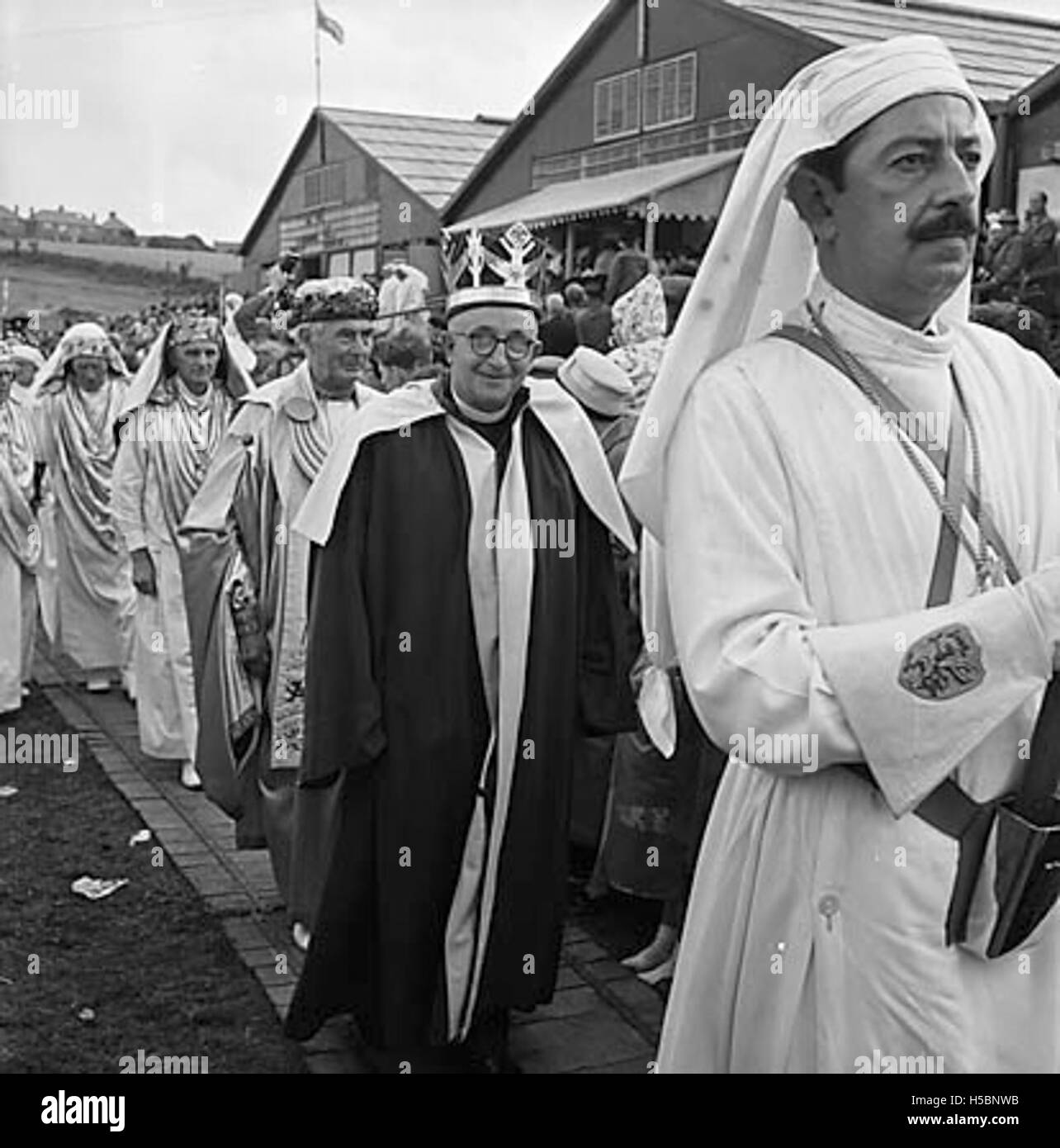 Eine offizielle Proklamation zur Ankündigung des Llanelli National Eisteddfod von 1962. Dieses kulturelle Ereignis, eines der wichtigsten in Wales, feiert walisische Musik, Literatur und Kunst mit einer reichen Geschichte, die bis ins 19. Jahrhundert zurückreicht. Stockfoto
