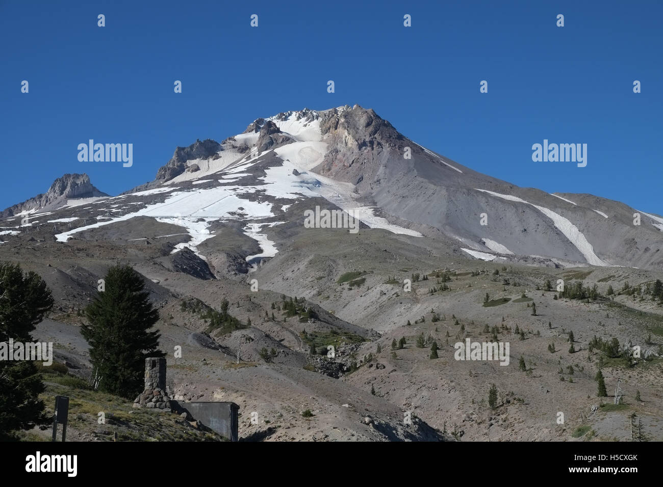 Mount Hood Gipfel, die Kaskaden, Oregon. Eine Auffassung, die im Sommer Stockfoto