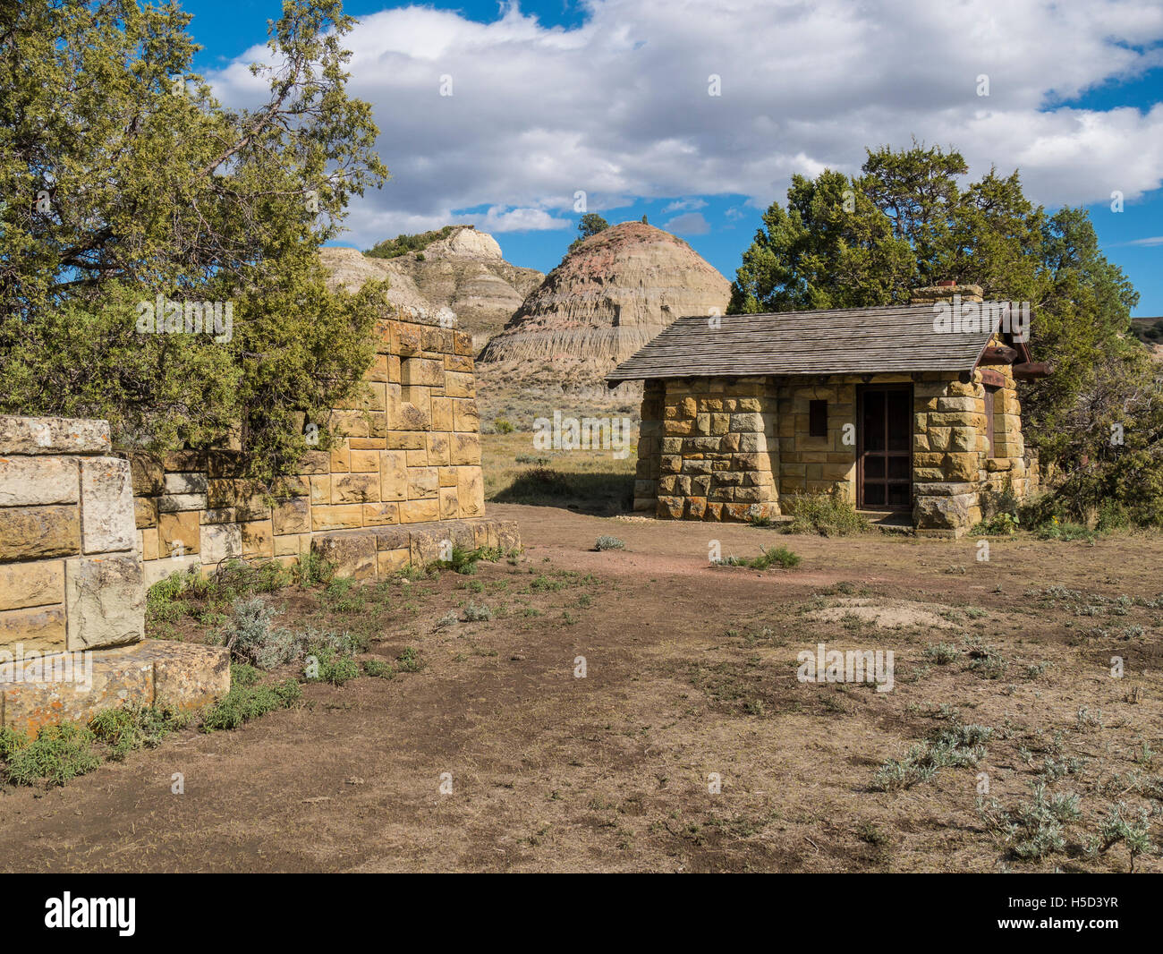 Alten Ost Eingang Station, Scenic Loop Drive, South Unit, Theodore-Roosevelt-Nationalpark in North Dakota. Stockfoto