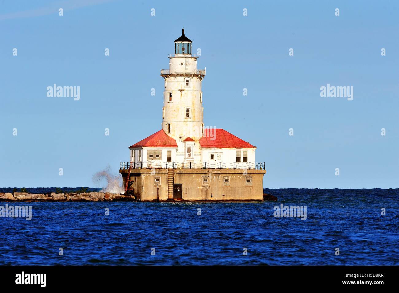 Die Chicago Hafen Leuchtturm an einem Sommerabend wie es den späten Tag Sonne widerspiegelt. Chicago, Illinois, USA. Stockfoto